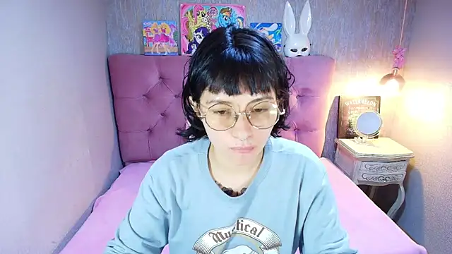 Snapshot of charlottemoonxz chatting on March 31, 2026, 6:43 pm charlottemoonxz online show from March 31, 2026, 6:43 pm