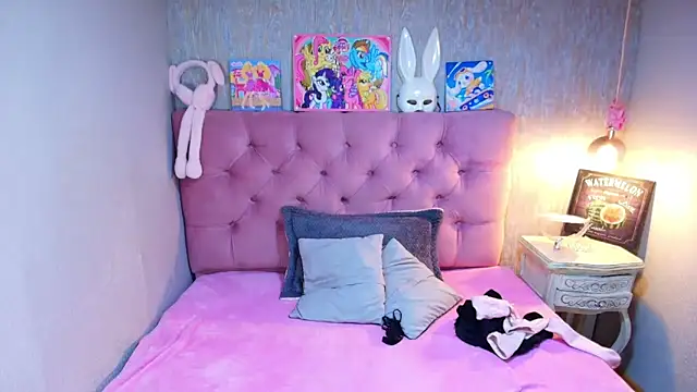 Snapshot of charlottemoonxz chatting on March 18, 2026, 6:42 pm charlottemoonxz online show from March 18, 2026, 6:42 pm