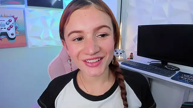 Snapshot of AdelaineBest chatting on March 7, 2025, 1:20 am AdelaineBest online show from March 7, 2025, 1:20 am