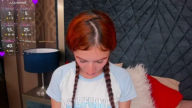 Snapshot of AdelaineBest chatting on February 5, 2025, 5:41 am AdelaineBest online show from February 5, 2025, 5:41 am