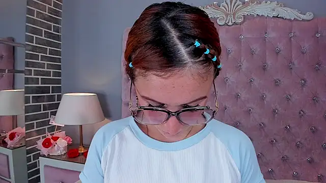Snapshot of AdelaineBest chatting on March 1, 2025, 8:13 am AdelaineBest online show from March 1, 2025, 8:13 am