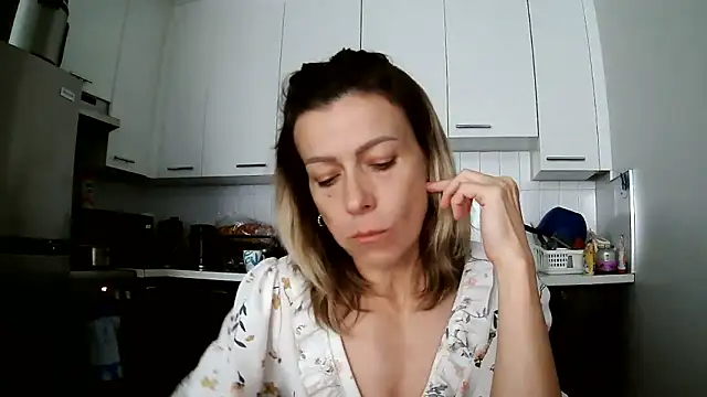Snapshot of anechka1 chatting on June 7, 2026, 2:44 pm anechka1 online show from June 7, 2026, 2:44 pm