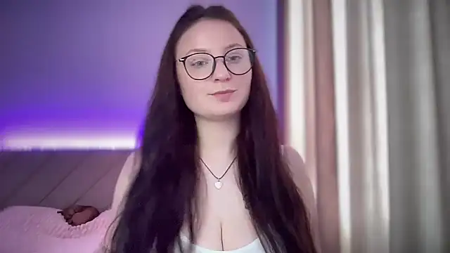 Snapshot of LocaAlis chatting on September 12, 2025, 10:48 am LocaAlis online show from September 12, 2025, 10:48 am