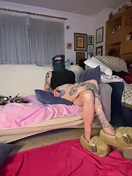 Snapshot of Kamaleonix chatting on March 23, 2025, 2:04 am Kamaleonix online show from March 23, 2025, 2:04 am