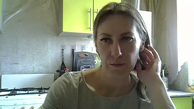 Snapshot of AshleyXHoney chatting on May 6, 2026, 6:28 am AshleyXHoney online show from May 6, 2026, 6:28 am