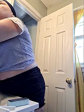 Snapshot of MilfyMrsRobinson chatting on May 29, 2026, 2:34 pm MilfyMrsRobinson online show from May 29, 2026, 2:34 pm