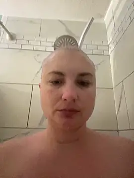 MilfyMrsRobinson online show from April 28, 2026, 1:37 pm