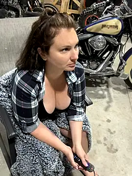 MilfyMrsRobinson online show from October 26, 2025, 12:00 am