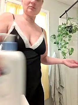 MilfyMrsRobinson online show from March 9, 2026, 4:32 pm