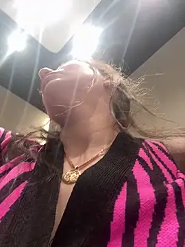 Snapshot of MooonReal chatting on March 1, 2026, 5:40 am MooonReal online show from March 1, 2026, 5:40 am