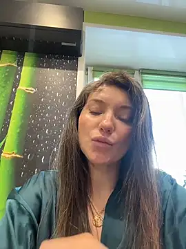 Snapshot of MooonReal chatting on December 1, 2025, 3:51 am MooonReal online show from December 1, 2025, 3:51 am