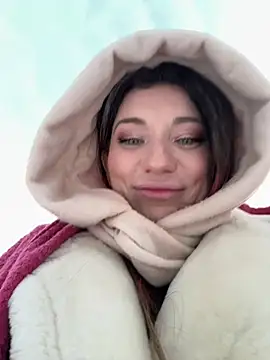 Snapshot of MooonReal chatting on January 30, 2025, 3:33 am MooonReal online show from January 30, 2025, 3:33 am