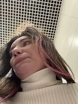 Snapshot of MooonReal chatting on March 6, 2025, 6:19 am MooonReal online show from March 6, 2025, 6:19 am