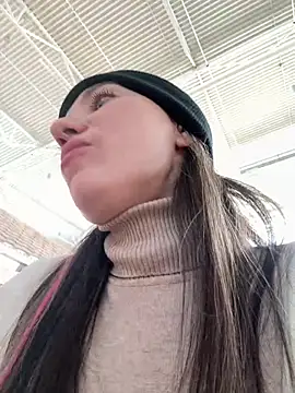 Snapshot of MooonReal chatting on March 14, 2025, 6:21 am MooonReal online show from March 14, 2025, 6:21 am