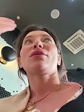 Snapshot of MooonReal chatting on January 22, 2025, 6:42 am MooonReal online show from January 22, 2025, 6:42 am