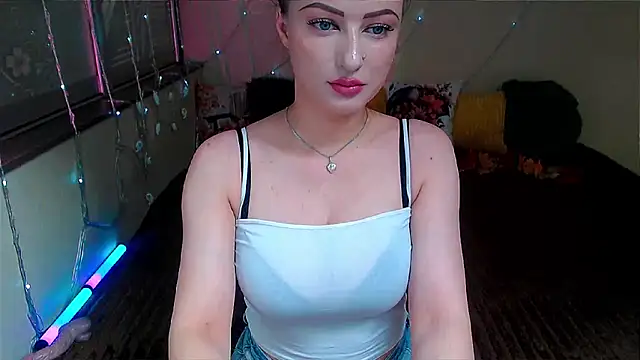 Snapshot of LizaSenri chatting on October 13, 2025, 6:37 am LizaSenri online show from October 13, 2025, 6:37 am