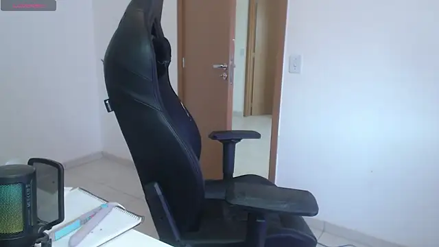 charlotbelucci  online show from October 7, 2025, 10:38 am