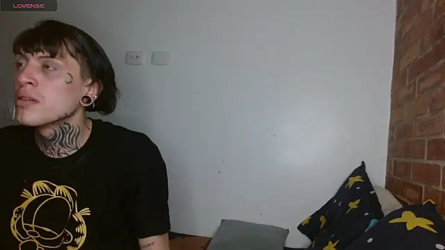 Snapshot of charlotbelucci_ chatting on December 18, 2025, 11:14 am charlotbelucci online show from December 18, 2025, 11:14 am