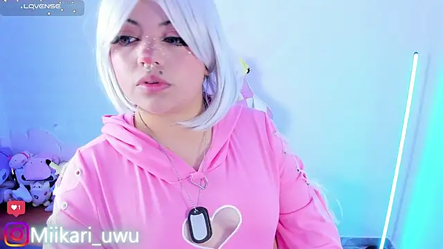 Snapshot of Ahri_Elderwood chatting on February 13, 2026, 4:01 am Ahri Elderwood online show from February 13, 2026, 4:01 am