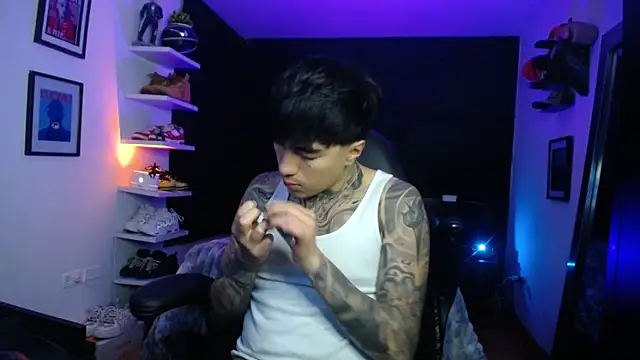 Snapshot of jung_dragon chatting on October 31, 2025, 6:43 am jung dragon online show from October 31, 2025, 6:43 am