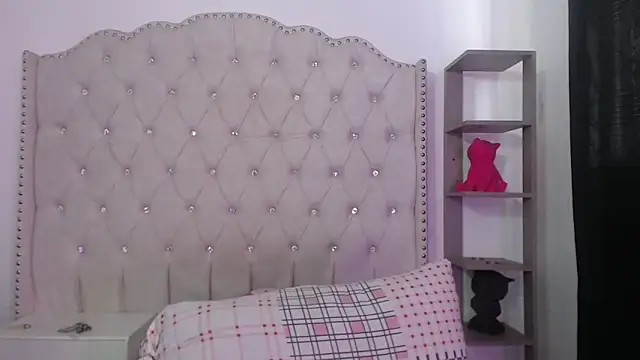 Abril Squirt online show from April 1, 2026, 1:23 pm