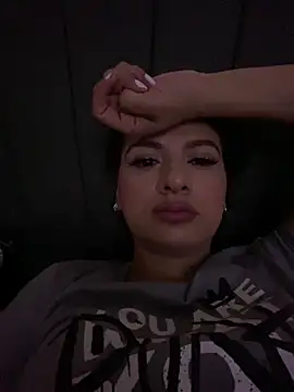 Abril Squirt online show from February 3, 2026, 12:32 am