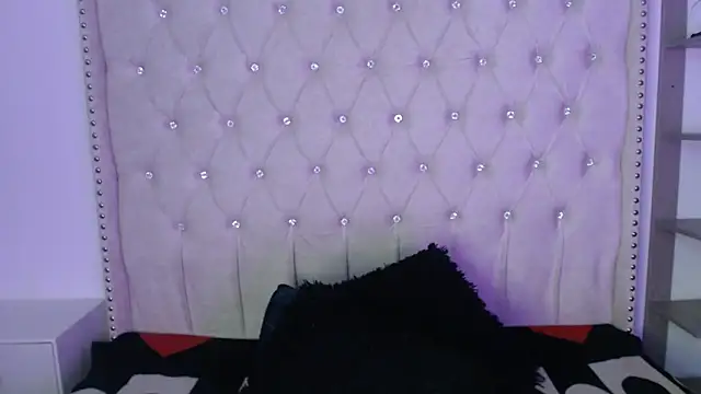 Abril Squirt online show from September 23, 2025, 10:11 am