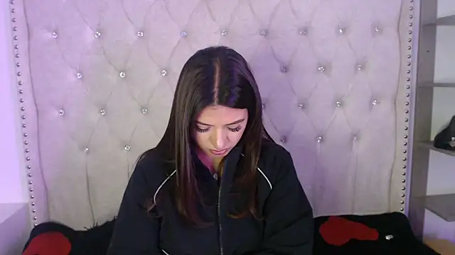 Abril Squirt online show from October 13, 2025, 3:24 pm