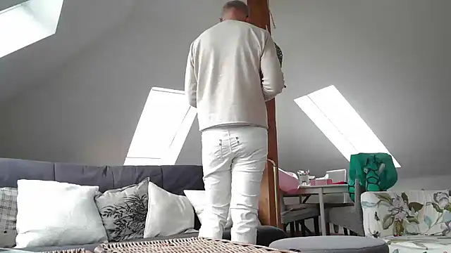 maxmueller321 online show from March 25, 2026, 8:57 am