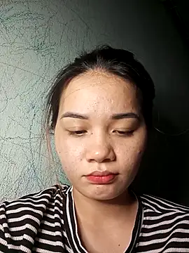 Snapshot of Ngoc-Trinh chatting on October 25, 2025, 4:40 pm Ngoc-Trinh online show from October 25, 2025, 4:40 pm