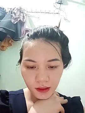 Snapshot of Ngoc-Trinh chatting on October 22, 2025, 9:46 pm Ngoc-Trinh online show from October 22, 2025, 9:46 pm