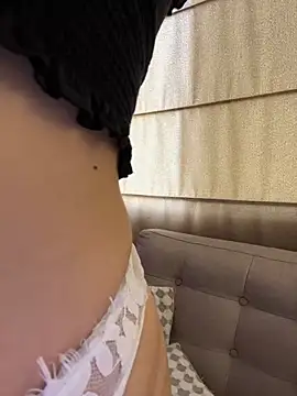 Snapshot of DaryRos chatting on December 16, 2025, 9:19 pm DaryRos online show from December 16, 2025, 9:19 pm