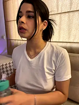 Snapshot of DaryRos chatting on October 13, 2025, 9:59 pm DaryRos online show from October 13, 2025, 9:59 pm