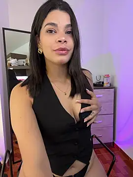 Snapshot of DaryRos chatting on March 8, 2025, 10:24 pm DaryRos online show from March 8, 2025, 10:24 pm