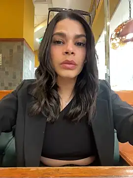 Snapshot of DaryRos chatting on November 12, 2025, 7:18 pm DaryRos online show from November 12, 2025, 7:18 pm