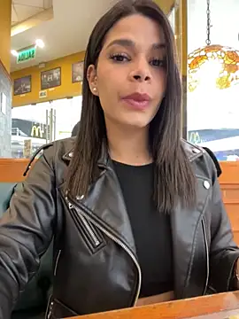 Snapshot of DaryRos chatting on November 3, 2025, 7:28 pm DaryRos online show from November 3, 2025, 7:28 pm