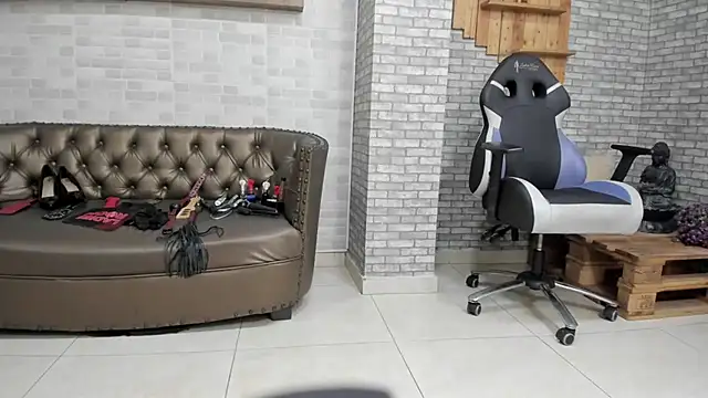 Snapshot of JAYLEN_BDSM chatting on April 22, 2026, 12:23 pm JAYLEN BDSM online show from April 22, 2026, 12:23 pm