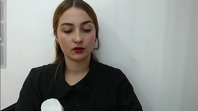 salome  lopez  online show from November 15, 2025, 5:17 pm