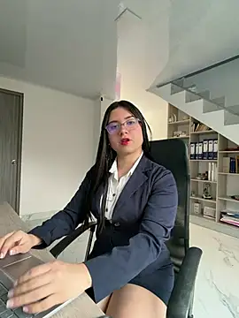 VAL PRINCESS online show from August 9, 2026, 9:10 pm
