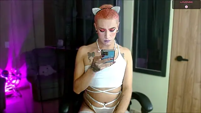 Snapshot of tevenwhiite chatting on November 26, 2025, 1:27 am tevenwhiite online show from November 26, 2025, 1:27 am