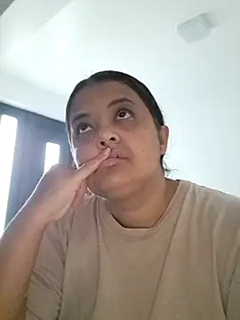 Snapshot of sarahhh1987 chatting on October 4, 2025, 2:18 pm sarahhh1987 online show from October 4, 2025, 2:18 pm