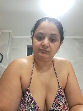 sarahhh1987 online show from February 18, 2026, 6:26 pm