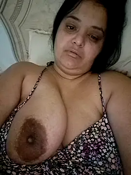 sarahhh1987 online show from November 17, 2025, 5:55 am