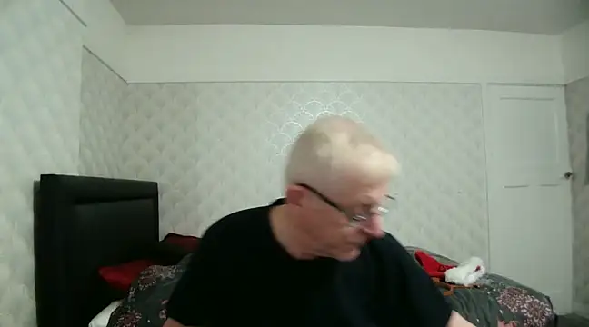 Snapshot of shaun63m chatting on December 19, 2024, 1:18 am shaun63m online show from December 19, 2024, 1:18 am