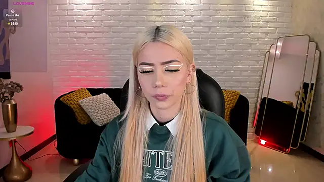 HannaConnor  online show from November 14, 2025, 8:23 pm