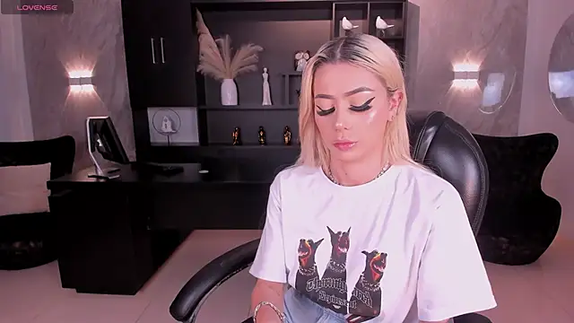 HannaConnor  online show from February 27, 2026, 8:52 pm