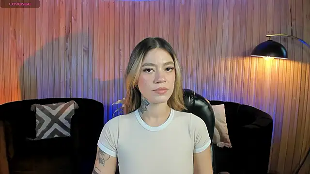 Snapshot of ViolettHansson chatting on March 13, 2026, 6:24 pm ViolettHansson online show from March 13, 2026, 6:24 pm