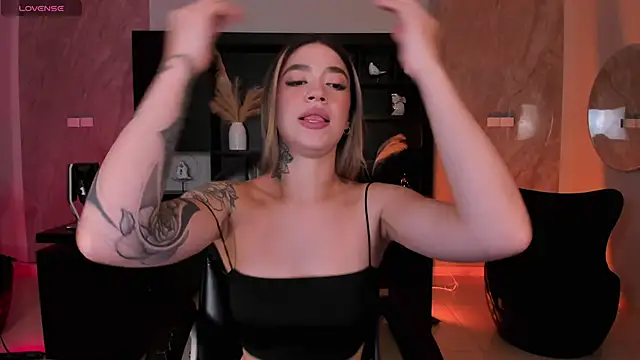 Snapshot of ViolettHansson chatting on March 25, 2026, 7:24 pm ViolettHansson online show from March 25, 2026, 7:24 pm