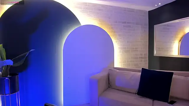 Snapshot of ViolettHansson chatting on April 9, 2026, 9:15 am ViolettHansson online show from April 9, 2026, 9:15 am