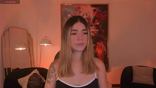 Snapshot of ViolettHansson chatting on March 31, 2026, 6:21 pm ViolettHansson online show from March 31, 2026, 6:21 pm